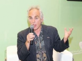 سفير الأدب الويلزي : الترجمة غير المهنيّة تحدث شرخاً في التاريخ الأدبي