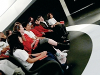 أمسية عربية تقليدية لرواية الحكايات، ضمن «مهرجان مانشستر الدولي»، قدمتها مجموعة أبوظبي للثقافة والفنون «أدماف».