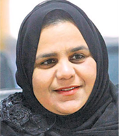 كرمت الأميرة عادلة بنت عبد الله بن عبدالعزيز الشاعرة الإماراتية شيخة الجابري خلال فعاليات المهرجان الوطني للتراث والثقافة في دورته الخامسة والعشرين