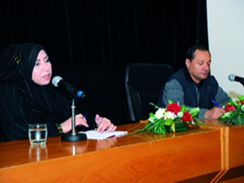 قرأت الشاعرة الفلسطينية نعيمة حسن عدداً من قصائدها التي ضمها ديوانها الذي صدر حديثاً بعنوان “طقوس الاقتصاص من الرجل”