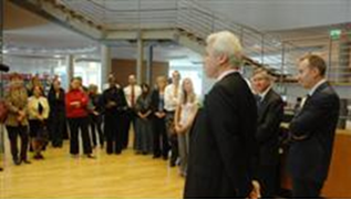 نظمت جامعة باريس السوربون أبوظبي بمقرها في جزيرة الريم زيارة تعريفية لمكتبتها ضمت ممثلي حوالي 40 مكتبة