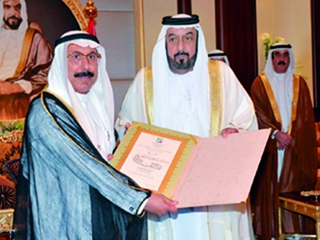 كرم صاحب السمو الشيخ خليفة بن زايد آل نهيان رئيس الدولة حفظه الله، عدداً من الشخصيات في الدولة، الحائزين “جائزة الإمارات التقديرية للعلوم والفنون والآداب والرياضة”،