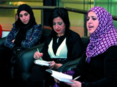 أمسية شعرية للشاعرة الفلسطينية نجاة فارس الفارس قرأت فيها منتخبات شعرية من ديوانها “بين الجمر وبين الشعر”