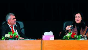 الروائية والقاصة والكاتبة المسرحية باسمة يونس في أمسية أدبية تحدثت فيها عن تجربتها الأدبية وجذورها الثقافية وملامح كتابتها الإبداعية