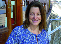 قدّمت القاصة اللبنانية هلا خوري، المقيمة في الدولة، قصتها «خطوة خطوة» التي وقعتها ضمن فعاليات معرض أبوظبي للكتاب، بطريقة «الحكواتي»