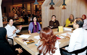 رواية (معذبتي) للروائي المغربي بنسالم حميش، كانت محور نقاش أعضاء المنتدى العربي للكتاب (اقرأ)، الذين اجتمعوا في لقائهم (الثالث)، في جناح وسط المدينة بدبي