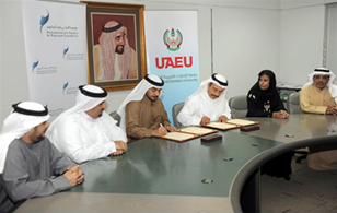 وقعت مؤسسة محمد بن راشد آل مكتوم مذكرة تفاهم مع جامعة الإمارات تهدف الى توفير كتب المؤسسة المختلفة والصادرة عن كل من برنامج 