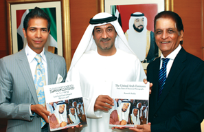 تسلم سمو الشيخ أحمد بن سعيد آل مكتوم، رئيس هيئة دبي للطيران المدني ورئيس مطارات دبي، كتاب 