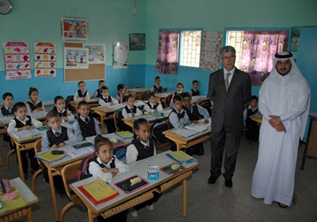 أهدت مؤسسة محمد بن راشد آل مكتوم مدرسة الفتح الابتدائية بمدينة الصخيرات جنوب الرباط بالمملكة المغربية أكثر من 100 عنوان متنوعة من كتب المؤسسة