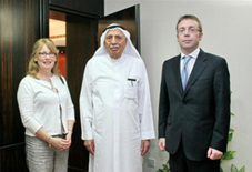 قامت السيدة فيونولا كروك مديرة مكتبة تشستر بيتي في دبلن بايرلندا يرافقها سعادة كيران مادن سفير ايرلندا في الدولة بزيارة مركز جمعة الماجد للثقافة والتراث بدبى