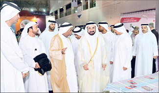صاحب السمو حاكم الشارقة خلال زيارته التفقدية لمهرجان الشارقة القرائي