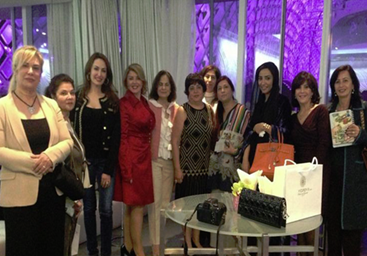 وقعت الكاتبة الدكتورة ريم المتولي في حفل ضم العديد من زوجات السفراء وسيدات الأعمال كتابها الجديد (الصدقة.. عطاء بلا حدود)