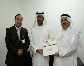 أهدى المركز الوطني للوثائق والبحوث بوزارة شؤون الرئاسة مجموعة من الكتب المتنوعة إلى الإدارة العامة للمؤسسات العقابية والإصلاحية