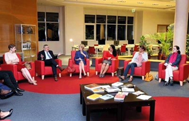 دشنت جامعة باريس – السوربون أبوظبي، صالونها الأدبي