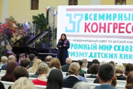 بدور القاسمي تدعو من موسكو إلى التنوع والحوار الثقافي من خلال كتب الأطفال