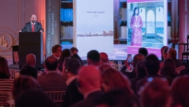 حاكم الشارقة يدشن كتابيه "سيرة مدينة" و"بيبي فاطمة" بالإنجليزية