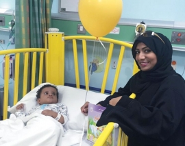 «عربة إسعاف».. مكتبة متنقلة تستهدف الأطفال المرضى