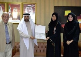 مجلس التعليم بالفجيرة يكرم معلمة حصلت على الماجستير بتفوق