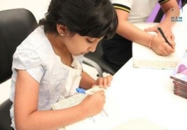 أطفال إماراتيون يوقعون قصصهم وكتبهم في مهرجان الشارقة القرائي للطفل