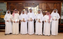 بلدية دبي تهدي قيادييها كتاب "تأملات في السعادة والإيجابية"