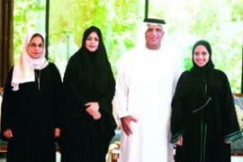 حاكم رأس الخيمة يستقبل فارسة «تحدي القراءة»