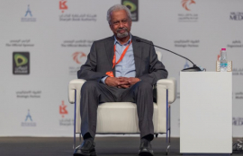 الفائز بجائزة نوبل عبدالرزاق قرنح : الكتابة كقطعة موسيقية نسمعها ولا نعرف سر جمالها