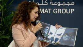 جناح "كلمات" يستضيف الكاتبة اللبنانية سارة عبد الله - "كم تشبهني".. جلسة قرائية تثري تجربة أطفال معرض الشارقة للكتاب