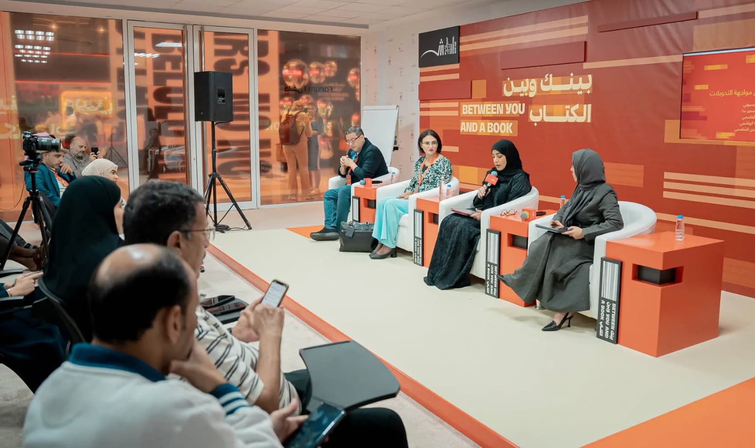 معرض الشارقة الدولي للكتاب : الرواية مساحة للبحث عن المعنى الإنساني