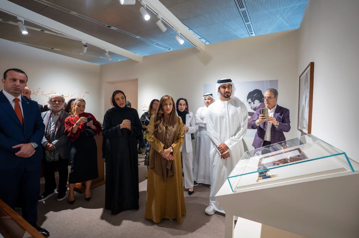 بدور القاسمي تفتتح معرض "لاعب النرد : محمود درويش" في بيت الحكمة