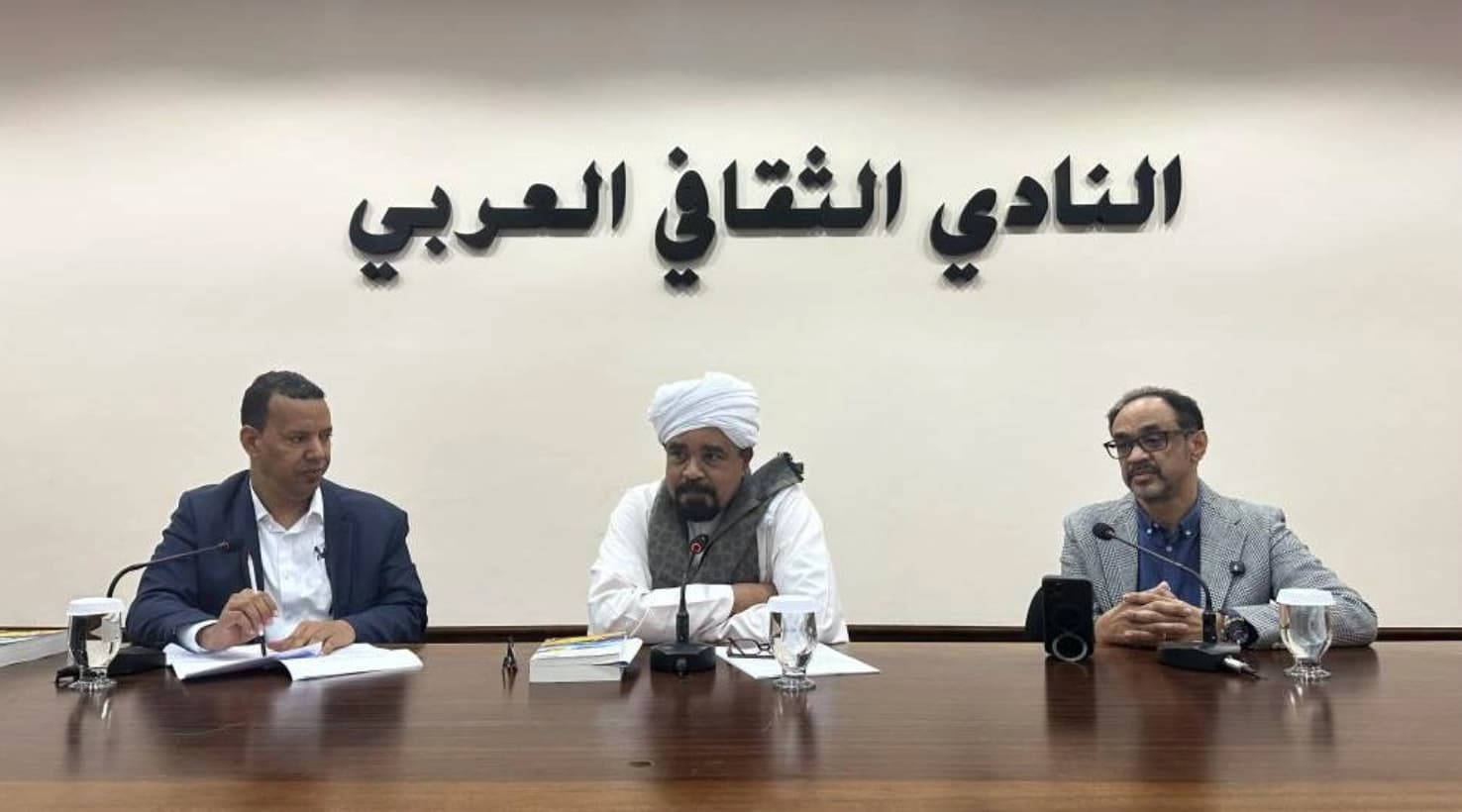 جلسة تناقش «مرايا الشعر .. في السجايا ومكارم الأخلاق»