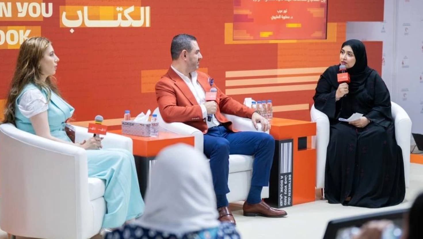 خبراء : لا بديل عن القراءة الورقية