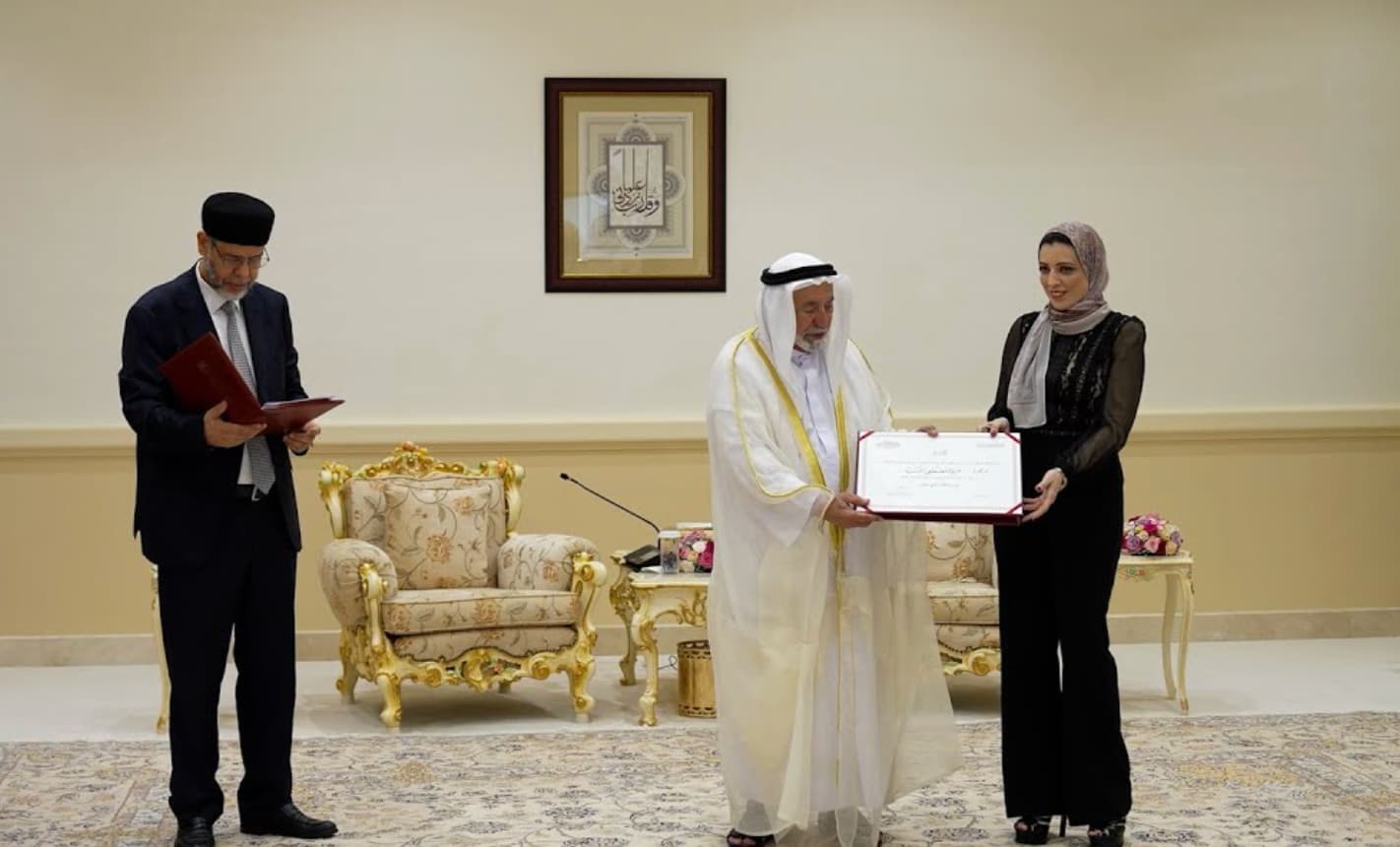 سلطان القاسمي يكرم الفائزين بالدورة الثامنة من جائزة الشارقة للدراسات اللغوية والمعجمية