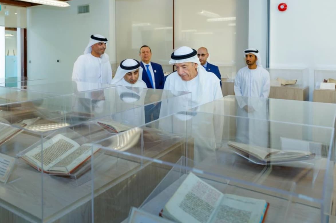 جامعة الإمارات تحتفي بإرثها العلمي في "معرض المخطوطات – هوية وتنمية مستدامة"