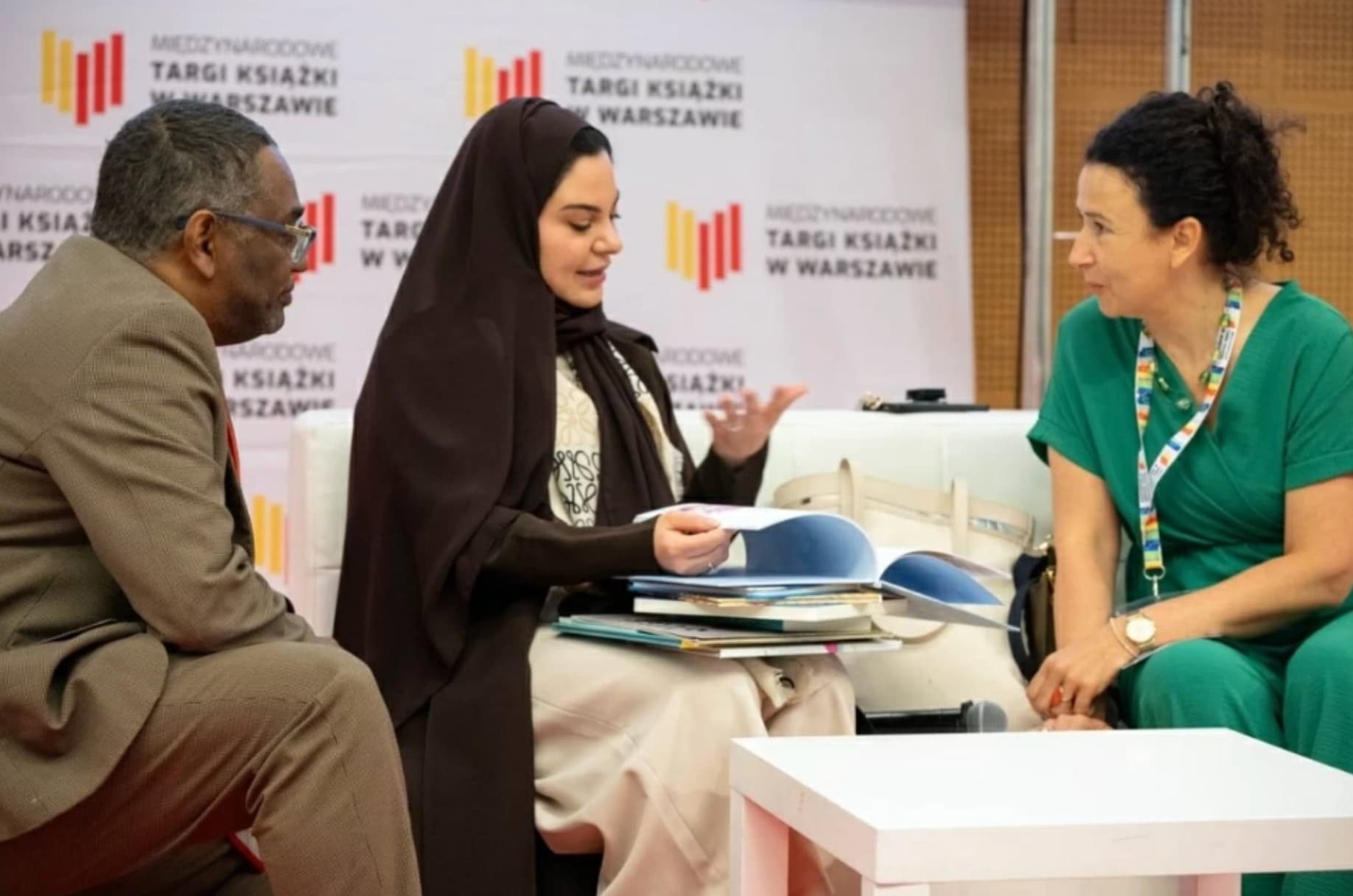 الشارقة تحوّل «غرفة الخيال» في «وارسو للكتاب» إلى مساحة للحكاية والقراءة