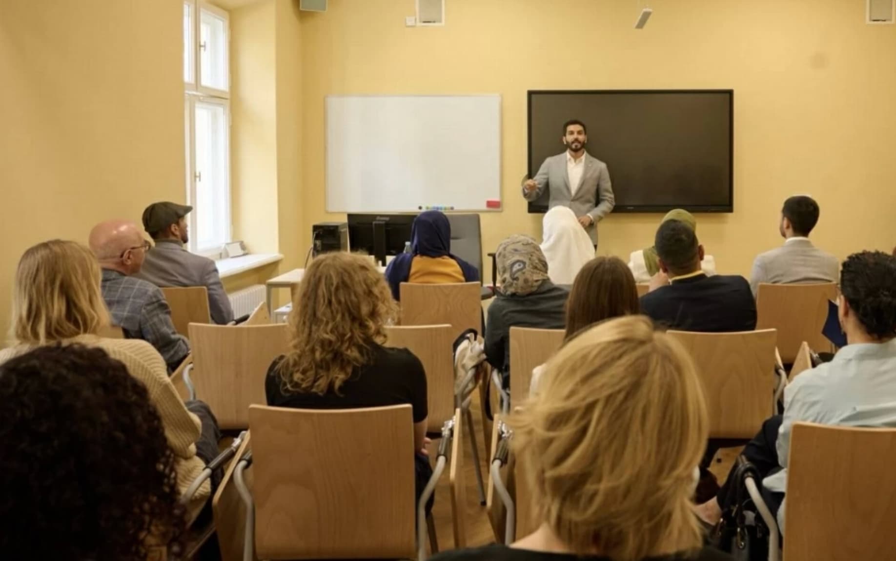 أمسية في جامعة وارسو تحتفي بجماليات الشعر الإماراتي