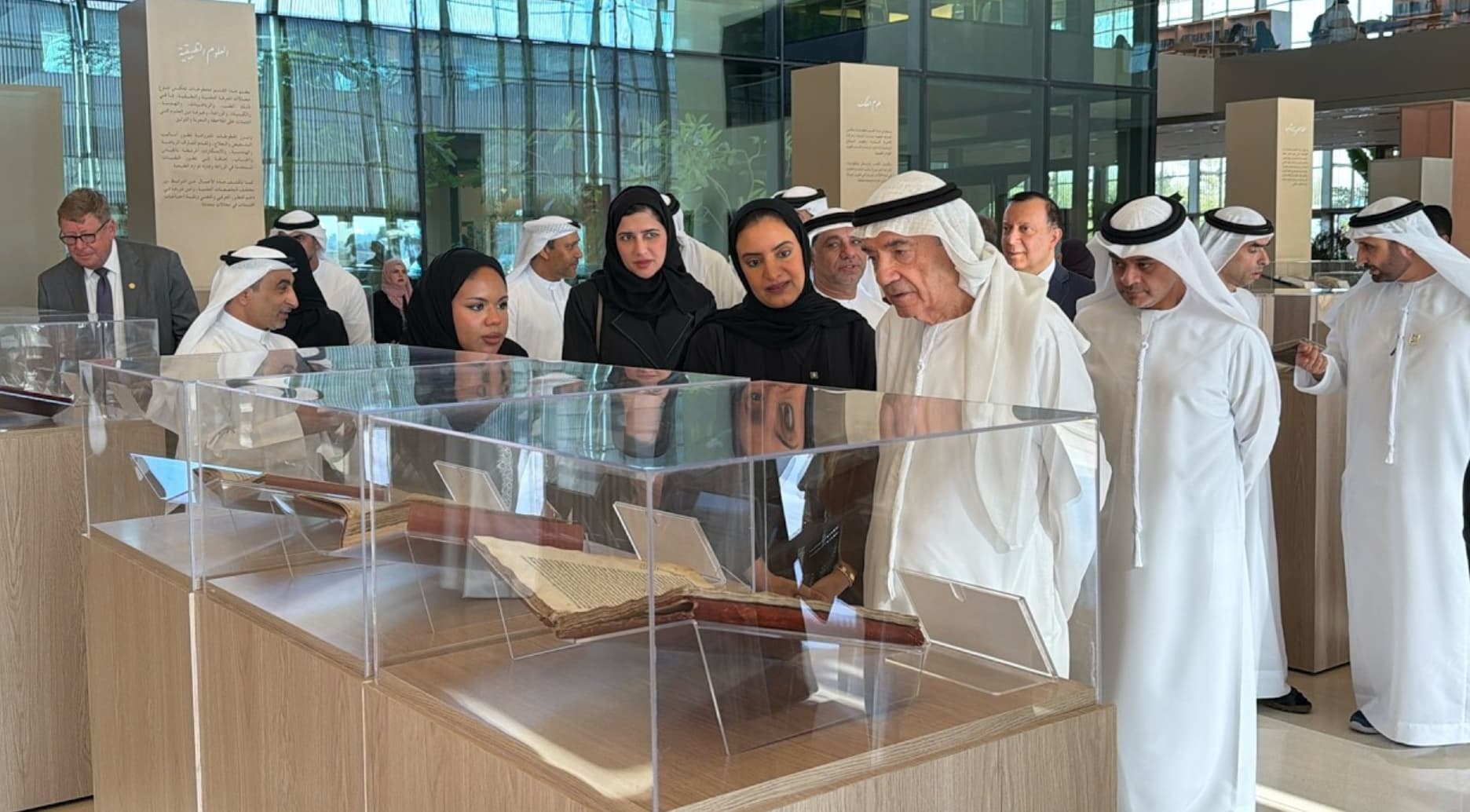 بيت الحكمة يحتفي باليوبيل الذهبي لجامعة الإمارات بمعرض للمخطوطات