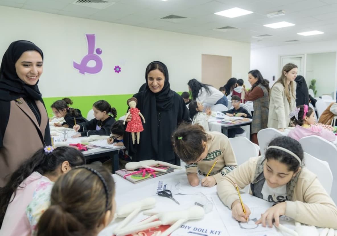 "مؤسسة كلمات" تهدي الأطفال الفلسطينيين بـ "مدينة الإمارات الإنسانية" 400 كتاب