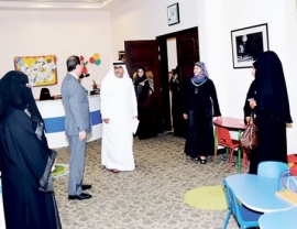 وفدان من &quot;كندية أم القيوين&quot; وبلدية أبوظبي يزوران مكتبة الشارقة