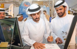 وقّع على نسخة من «التصوير تحت الماء» لعلي بن ثالث - حمدان بن محمد : المكتبة العربية بحاجة إلى مؤلفات تهتم بالمحتوى البيئي