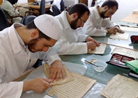 مركز جمعة الماجد ينظم دورة لمعالجة المخطوطات في حلب