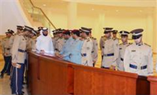 اطلع وفد من ضباط وطلبة أكاديمية العلوم الشرطية بالشارقة على ما تحتويه دارة الدكتور سلطان للدراسات الخليجية