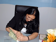 توقيع كتاب ''إنسانية البشرية''