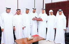 كتاب إهداء مقدم من دائرة المحاكم برأس الخيمة