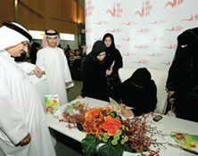 شهد جناح وزارة الثقافة والشباب وتنمية المجتمع في المعرض الأول توقيع مجموعتين شعريتين