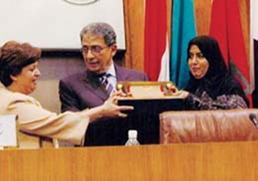 فاطمة السري من النموذج الأول المحتسب الصابر، إذ فقدت نعمة البصر قبل ثلاثة أعوام فأبدلها الله عن نعمة البصر قوة في البصيرة والإرادة