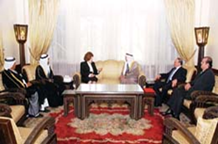 التقت الدكتورة نجاح العطار نائب الرئيس السوري للشؤون الثقافية في دمشق مع وفد من مركز «جمعة الماجد للثقافة والتراث» حيث بحثت معه علاقات التعاون الثقافي والتراثي ولاسيما في مجال ترميم الكتب والمخطوطات