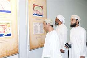 قام الدكتور محسن الكندي مدير مركز الدراسات العمانية بجامعة السلطان قابوس والوفد المرافق له بزيارة للمركز الوطني للوثائق والبحوث