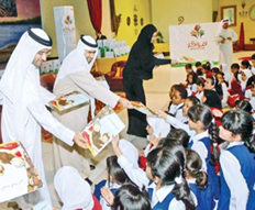 زار وفد من هيئة الطرق والمواصلات مدرسة الإبداع النموذجية في دبي، لتعزيز أهمية القراءة عند الطلبة من أجل الارتقاء بمهاراتهم، وتشجيعهم على اقتناء مختلف مجالات الكتب التي تساهم في توسيع أفق التفكير