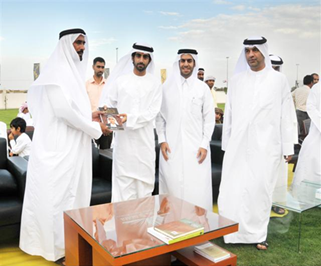 احتفال أهالي منطقة المدام في إمارة الشارقة بتوزيع المكتبات ضمن مشروع "ثقافة بلا حدود"