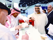 شهد جناح أكاديمية الشعر في آخر أيام معرض أبوظبي الدولي للكتاب في دورته العشرين، حفل توقيع الكتابين الجديدين “ديوان مهيّر الكتبي” للباحث عمار السنجري وكتاب “شعراء من الغربية” للباحث عيّاش يحياوي